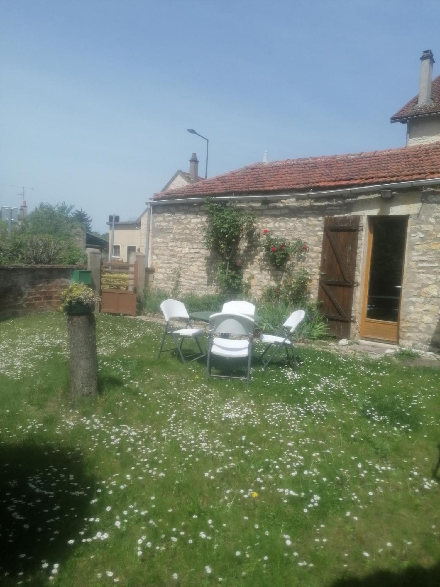 Charmante Maison Pres De Vezelay Voutenay-sur-Cure Kültér fotó